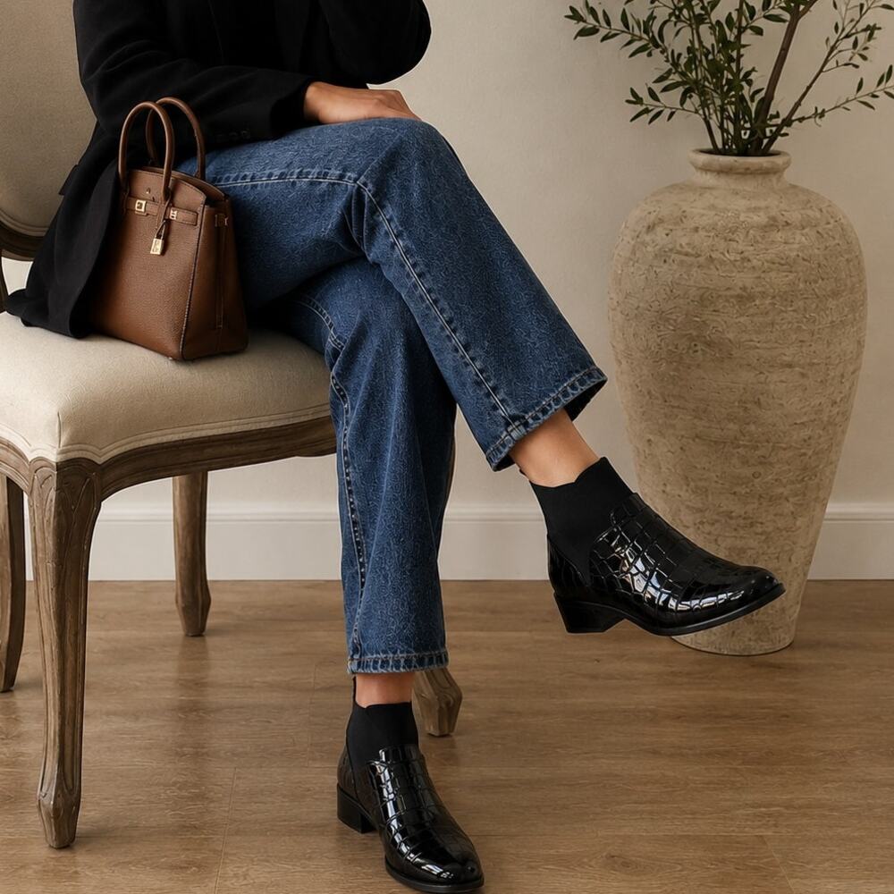 Stuart Weitzman Black Croc Embossed Patent Leather Ankle Booties Size 7-7.5
